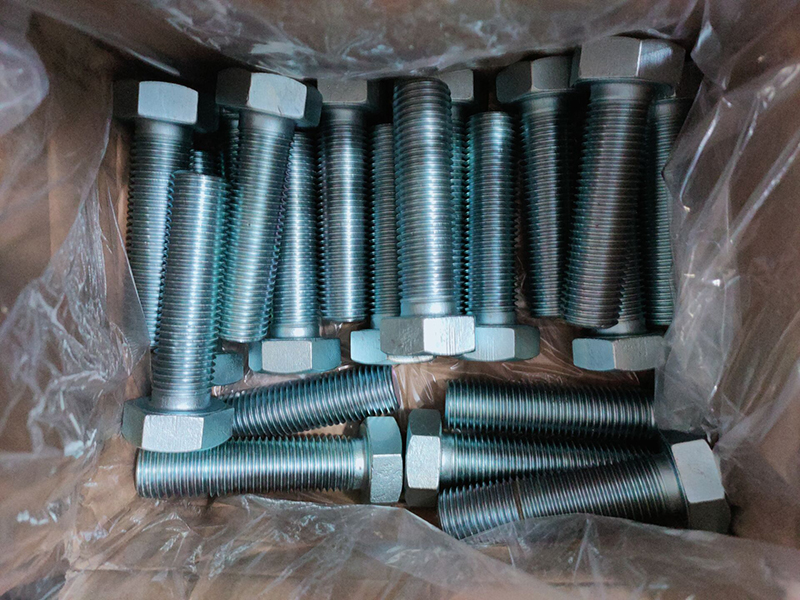 Galvanize Stud Bolt 1 1/2” x 150mm with 2 Heavy Nuts Material ASTM A193 B7 /A194 2H and 2 washer ASME B18.31.2